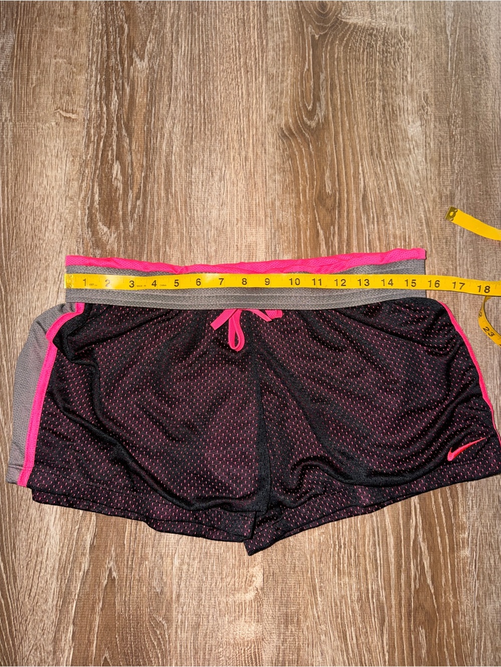 Vintage Y2K Nike Women’s Black & Pink Mesh Athletic Shorts - Picture 4 of 4